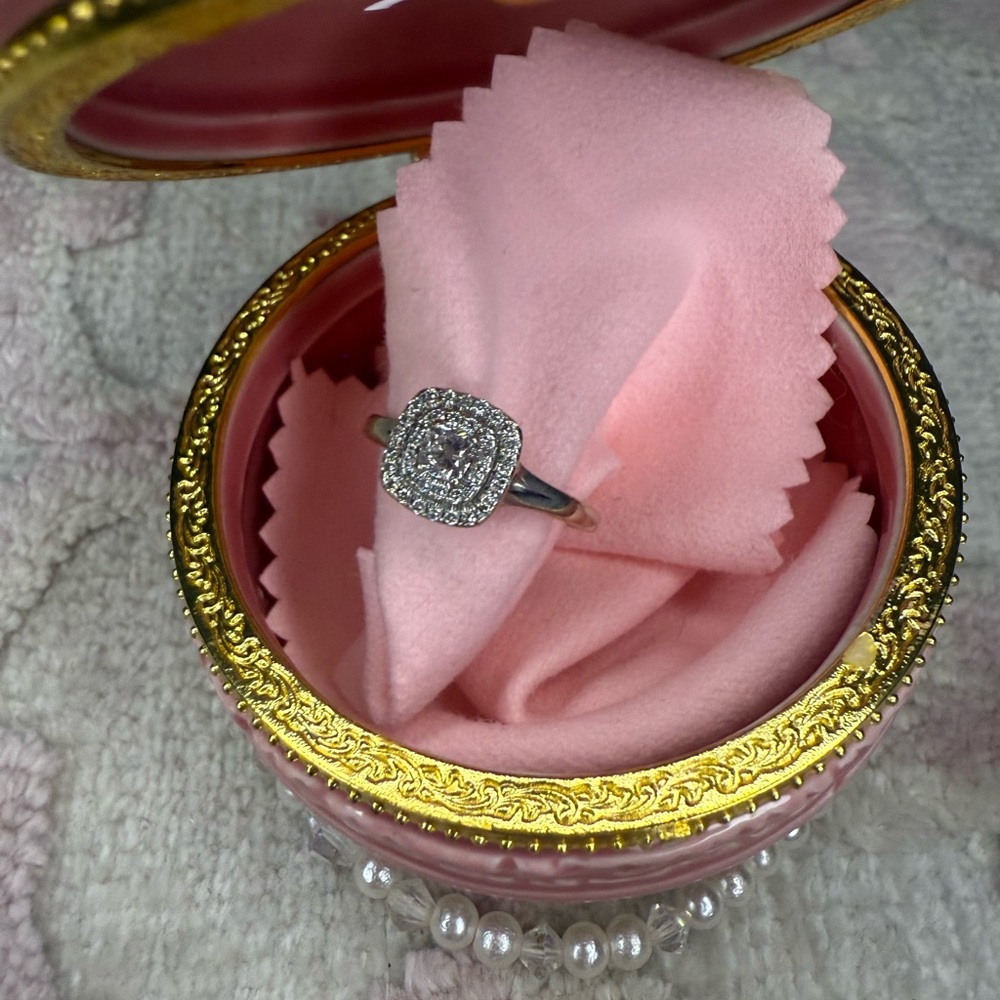 Diamond Cluster Ring | 0.74ct F-VVS2 Cushion | 9ct White Gold sz7